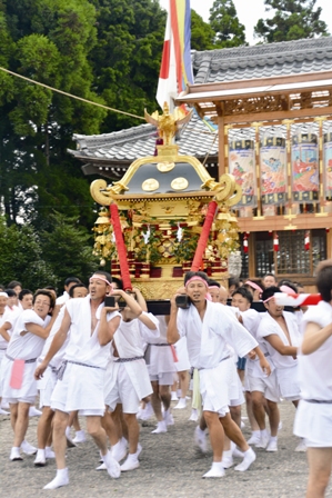 写真：八幡祭