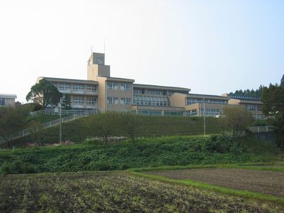 写真：三里小学校校舎