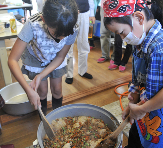 写真：もみじ弁当作り