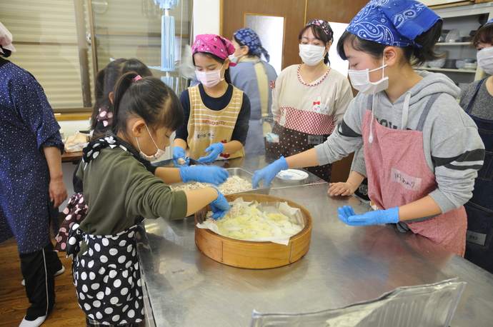 写真：しゅうまい作り