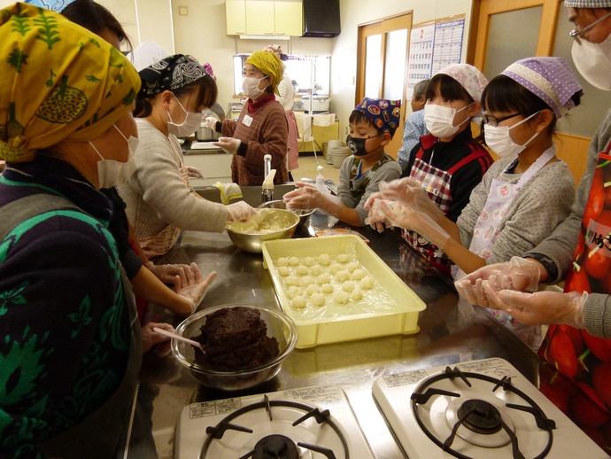 写真：ぼたもち作りの様子