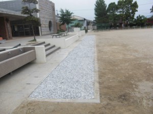 写真:二日間かけてきれいに入れ替えられたバラス