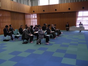 写真:石榑の里コミュニティの紹介を聞く瀬戸市の皆さん
