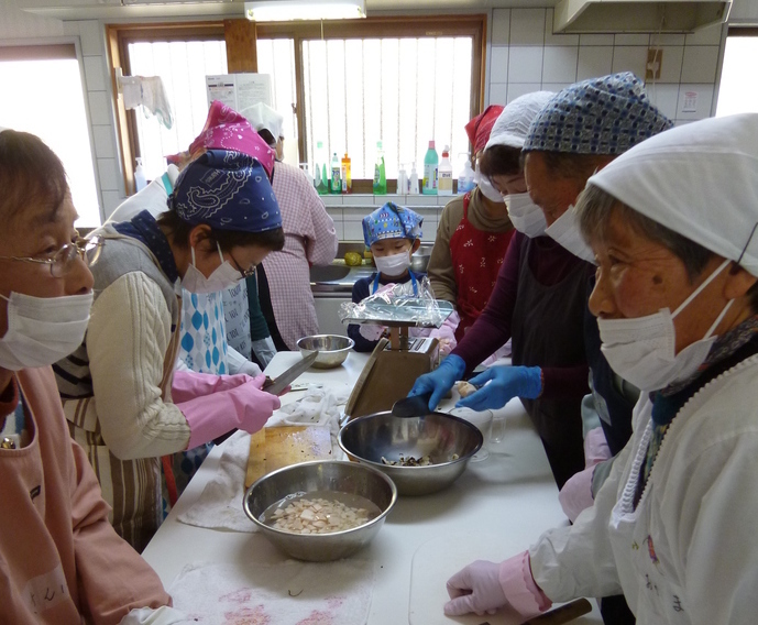 写真：こんにゃく作りの様子