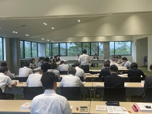 写真：審議会会議風景（第4回）