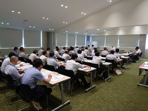 令和8年度第1回行政改革推進委員会の様子